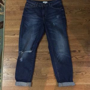 High-waisted boyfriend jeans